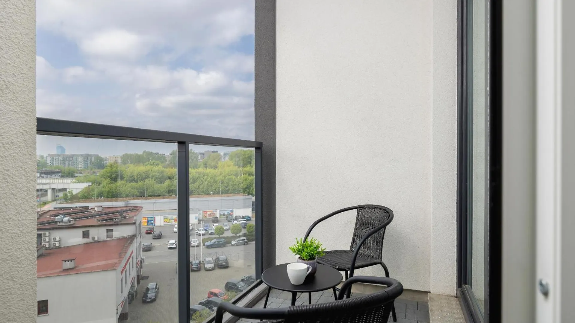 Mogilska Studio With Parking Near Tauron Arena Krakow By Noclegi Renters 0*,  פולין