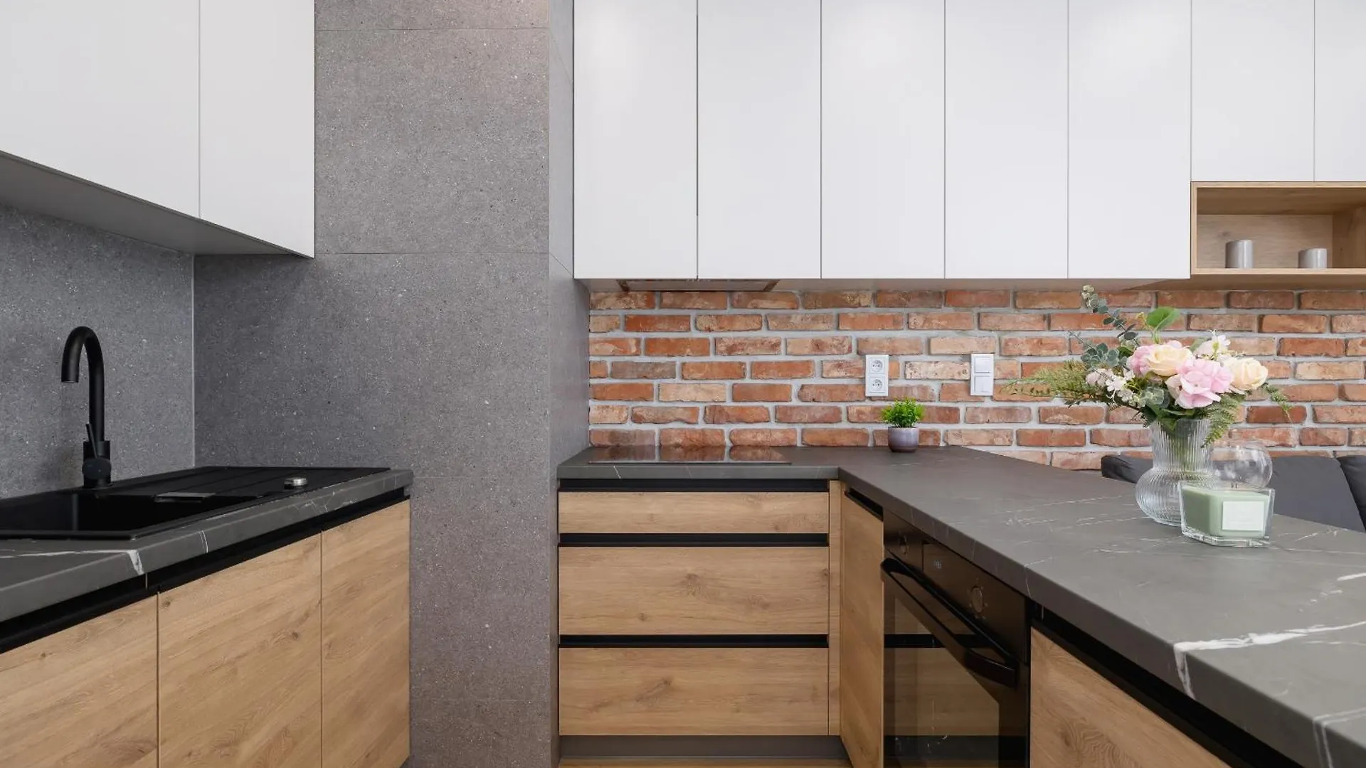 Mogilska Studio With Parking Near Tauron Arena Krakow By Noclegi Renters 0*,